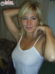 Amateur girl show erotic pics